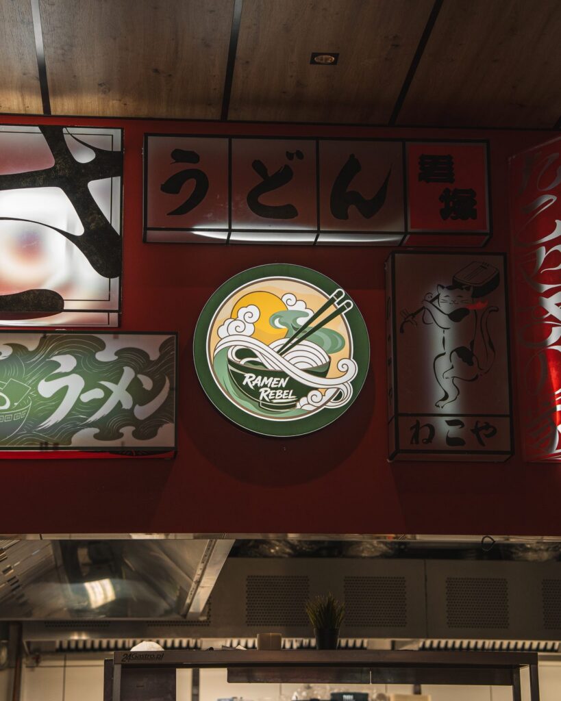 Wnętrze restauracji Ramen Rebel przy ul. Plebańskiej 10 w Gliwicach